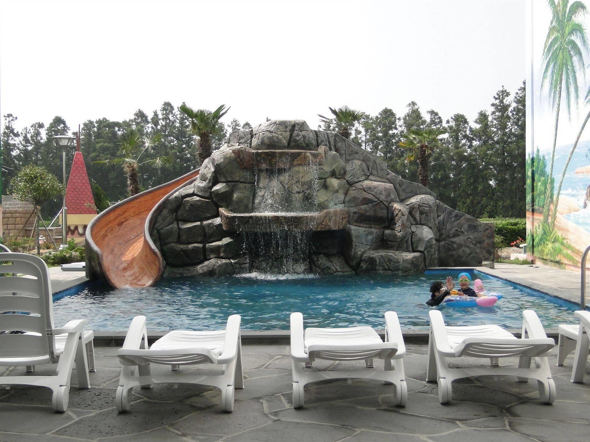The Seri Resort Σεογκουίπο Εξωτερικό φωτογραφία