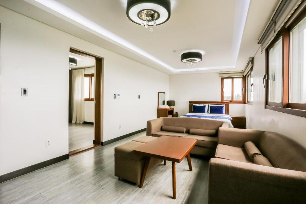The Seri Resort Σεογκουίπο Εξωτερικό φωτογραφία